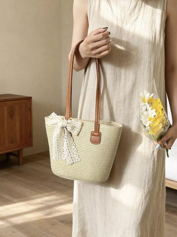Straw Shoulder Bag with Lace Bow