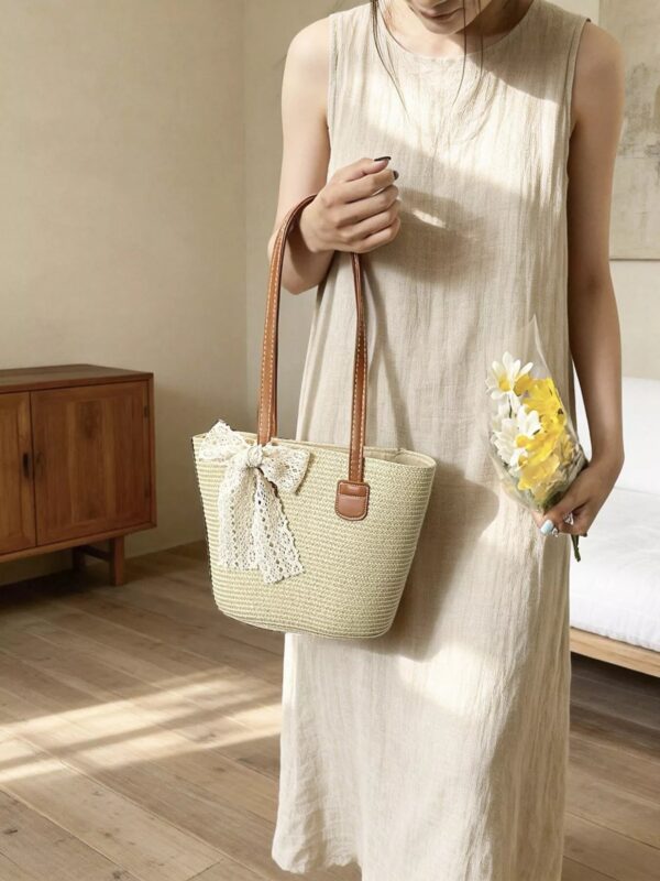Straw Shoulder Bag with Lace Bow