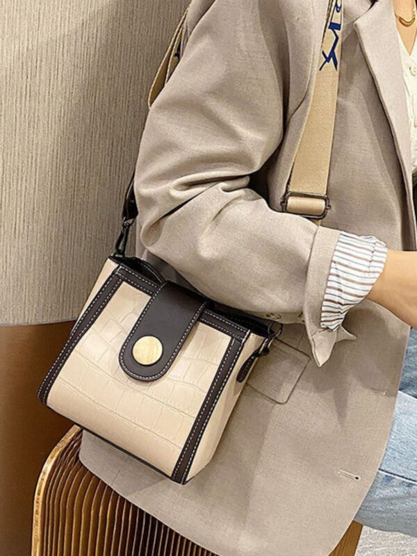 crocodile-pattern-wide-strap-crossbody-bag-kawaii-lifestyle-suzrevera-1079964.jpg Crocodile Pattern Wide Strap Crossbody Bag