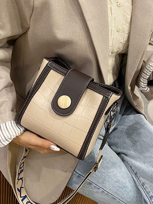 crocodile-pattern-wide-strap-crossbody-bag-kawaii-lifestyle-suzrevera-2471542.jpg Crocodile Pattern Wide Strap Crossbody Bag