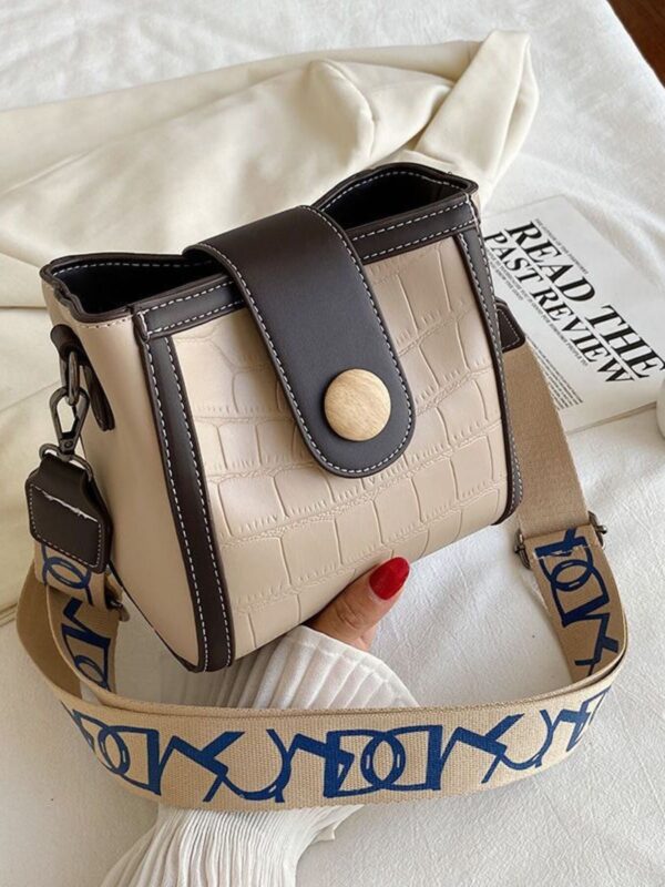 crocodile-pattern-wide-strap-crossbody-bag-kawaii-lifestyle-suzrevera-3314659.jpg Crocodile Pattern Wide Strap Crossbody Bag