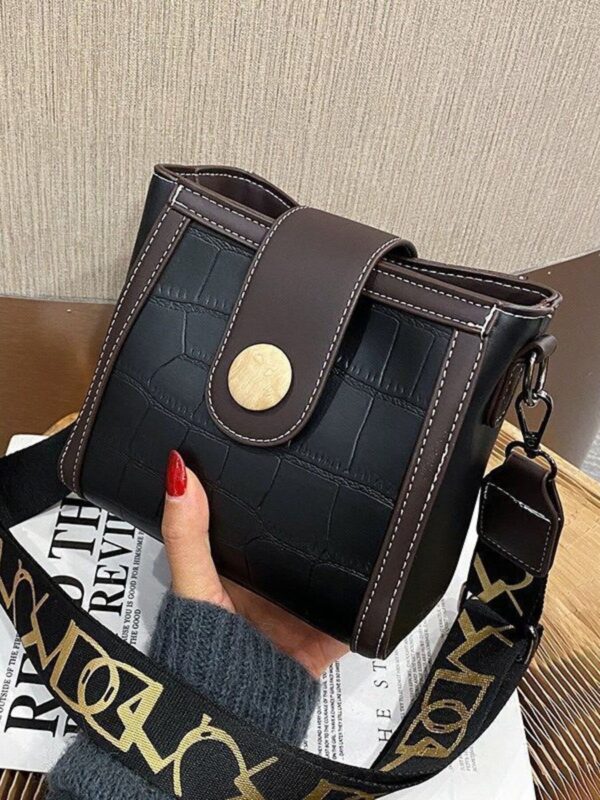 crocodile-pattern-wide-strap-crossbody-bag-kawaii-lifestyle-suzrevera-3370946.jpg Crocodile Pattern Wide Strap Crossbody Bag