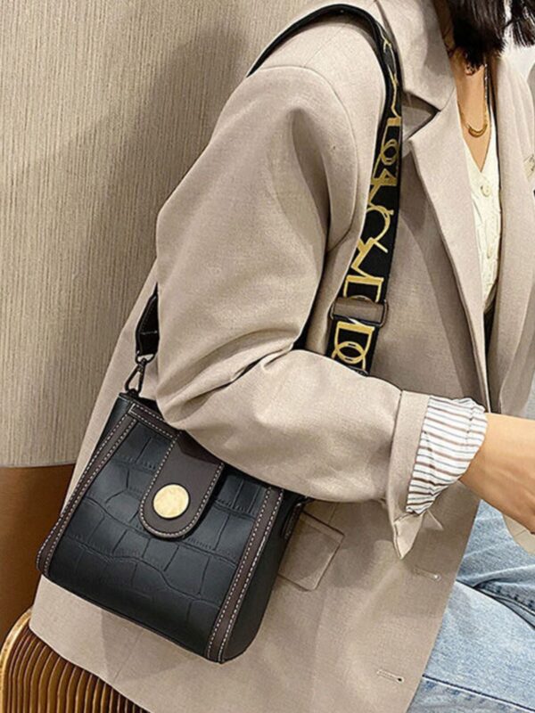 crocodile-pattern-wide-strap-crossbody-bag-kawaii-lifestyle-suzrevera-4093754.jpg Crocodile Pattern Wide Strap Crossbody Bag