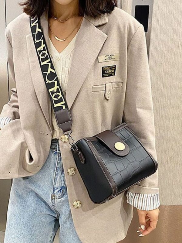 crocodile-pattern-wide-strap-crossbody-bag-kawaii-lifestyle-suzrevera-5234096.jpg Crocodile Pattern Wide Strap Crossbody Bag
